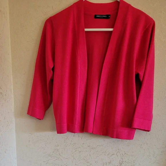 Women's Majenta Shrug Sweater Cropped Style Never Worn - Picture 4 of 4